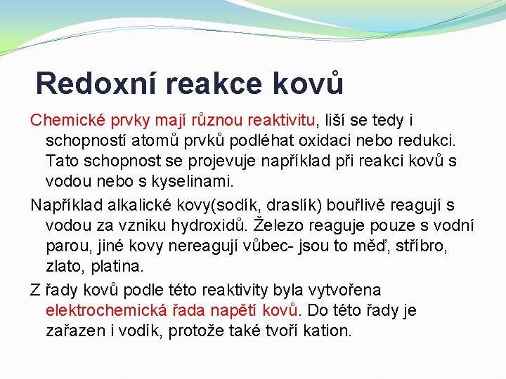 Redoxní reakce kovů Chemické prvky mají různou reaktivitu, liší se tedy i schopností atomů