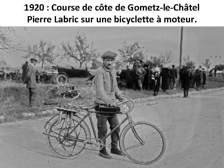1920 : Course de côte de Gometz-le-Châtel Pierre Labric sur une bicyclette à moteur.