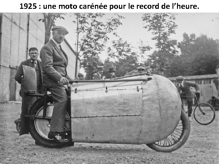 1925 : une moto carénée pour le record de l’heure. 
