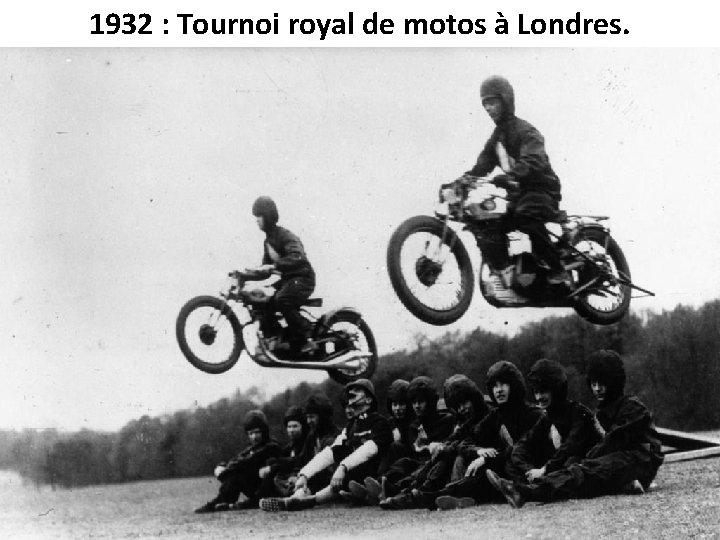 1932 : Tournoi royal de motos à Londres. 