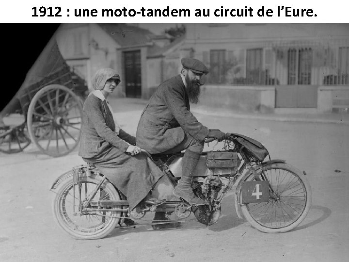 1912 : une moto-tandem au circuit de l’Eure. 
