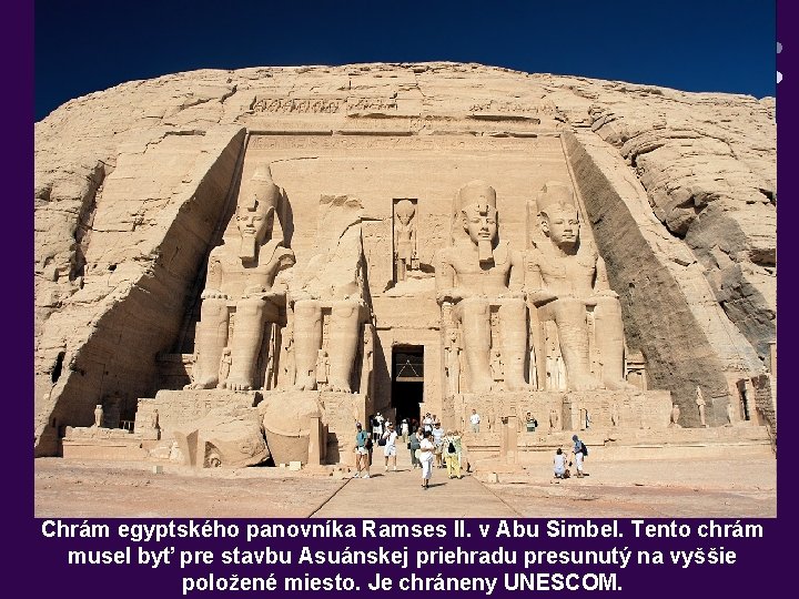 Chrám egyptského panovníka Ramses II. v Abu Simbel. Tento chrám musel byť pre stavbu