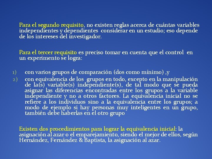 Para el segundo requisito, no existen reglas acerca de cuántas variables independientes y dependientes