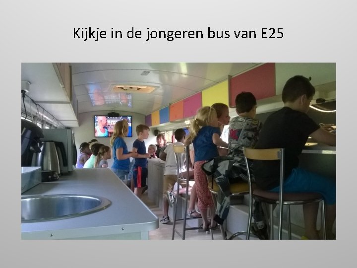 Kijkje in de jongeren bus van E 25 
