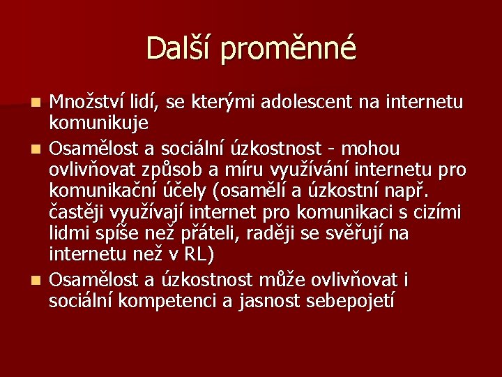 Další proměnné Množství lidí, se kterými adolescent na internetu komunikuje n Osamělost a sociální