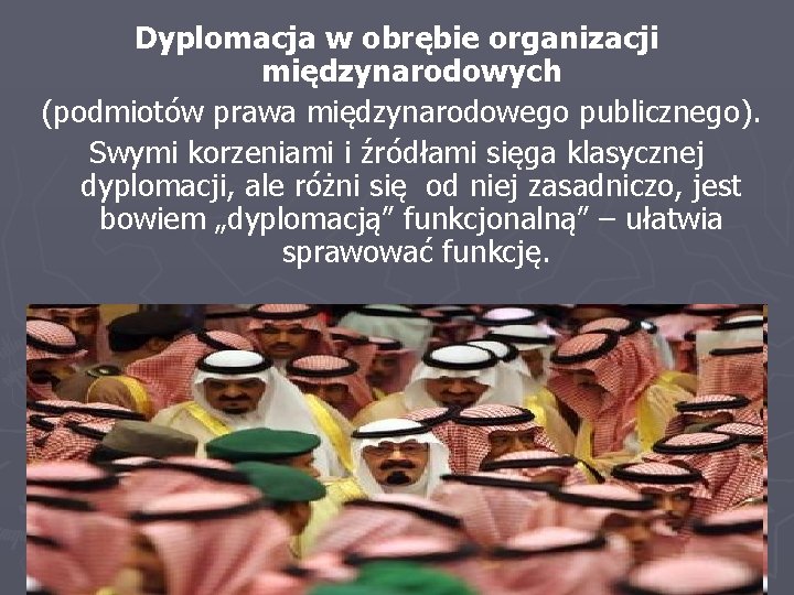 Dyplomacja w obrębie organizacji międzynarodowych (podmiotów prawa międzynarodowego publicznego). Swymi korzeniami i źródłami sięga