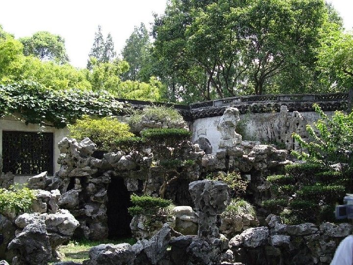 La Grande Rocaille est un ensemble de 14 m. de haut des pics, des La Grande Rocaille est un ensemble de 14 m. de haut des pics, des