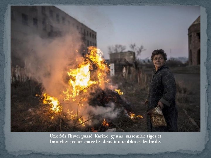 Une fois l’hiver passé, Karine, 57 ans, rassemble tiges et branches sèches entre les