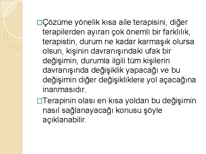 �Çözüme yönelik kısa aile terapisini, diğer terapilerden ayıran çok önemli bir farklılık, terapistin, durum