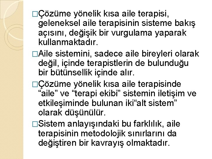 �Çözüme yönelik kısa aile terapisi, geleneksel aile terapisinin sisteme bakış açısını, değişik bir vurgulama