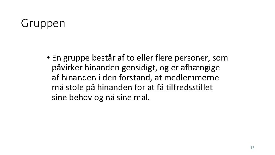 Gruppen • En gruppe består af to eller flere personer, som påvirker hinanden gensidigt,