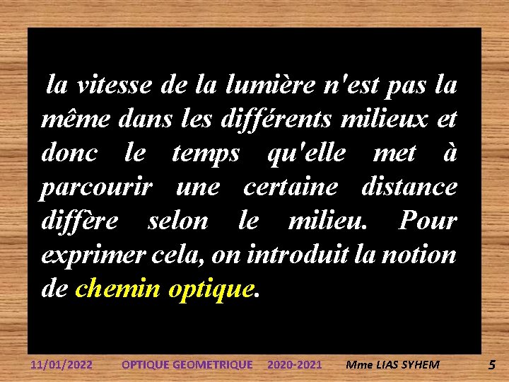 la vitesse de la lumière n'est pas la même dans les différents milieux et