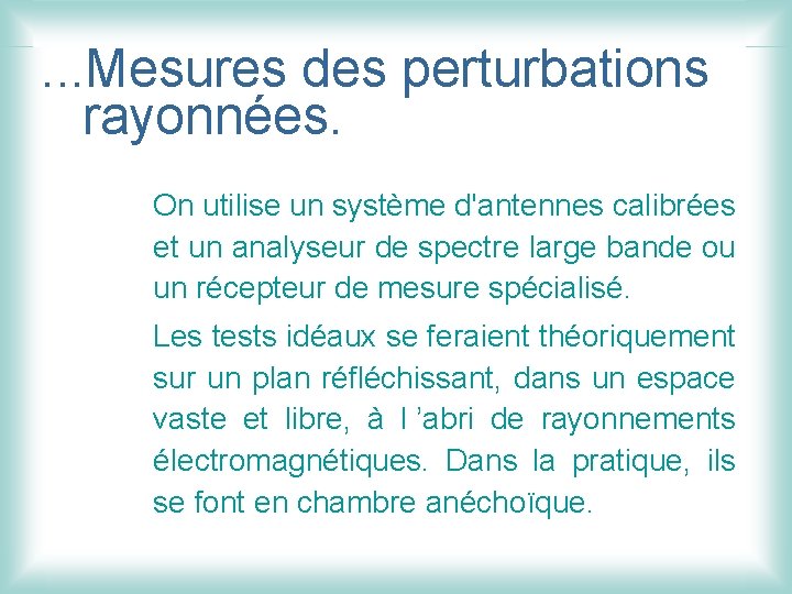 . . . Mesures des perturbations rayonnées. On utilise un système d'antennes calibrées et