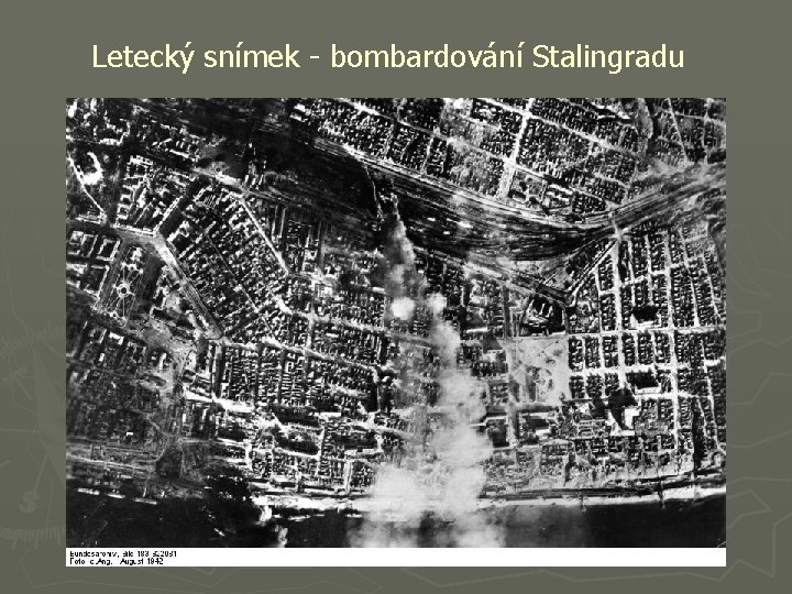 Letecký snímek - bombardování Stalingradu 