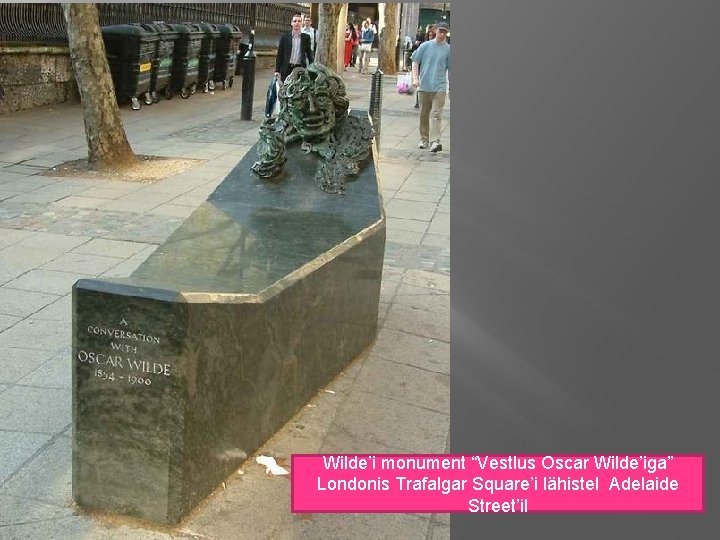Wilde’i monument “Vestlus Oscar Wilde’iga” Londonis Trafalgar Square’i lähistel Adelaide Street’il 