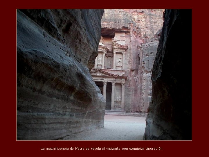 La magnificencia de Petra se revela al visitante con exquisita discreción. 