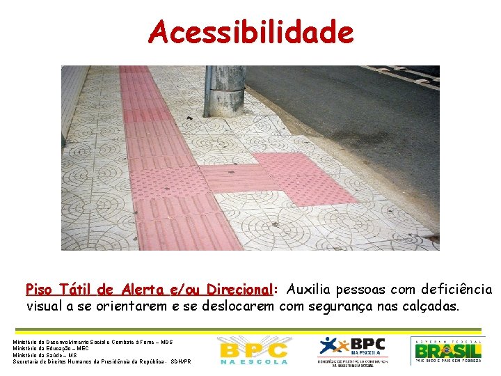 Acessibilidade Piso Tátil de Alerta e/ou Direcional: Direcional Auxilia pessoas com deficiência visual a