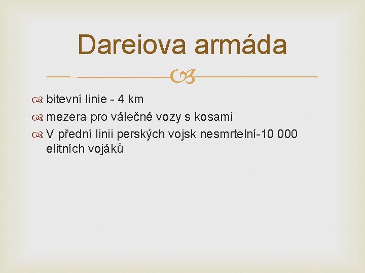 Dareiova armáda bitevní linie - 4 km mezera pro válečné vozy s kosami V