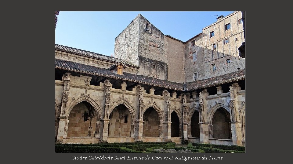 Cloître Cathédrale Saint Etienne de Cahors et vestige tour du 11 eme 