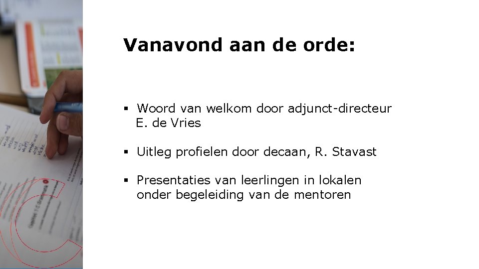 Vanavond aan de orde: § Woord van welkom door adjunct-directeur E. de Vries §