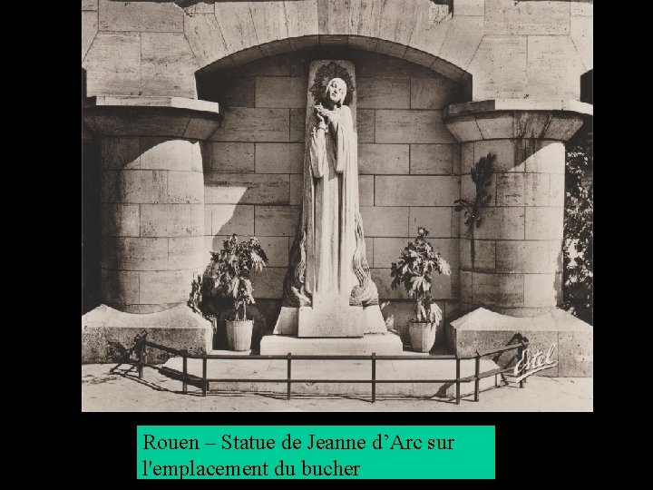 R Rouen – Statue de Jeanne d’Arc sur l'emplacement du bucher 