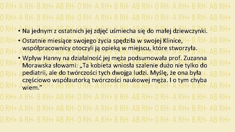  • Na jednym z ostatnich jej zdjęć uśmiecha się do małej dziewczynki. •