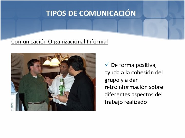 TIPOS DE COMUNICACIÓN Comunicación Organizacional Informal ü De forma positiva, ayuda a la cohesión