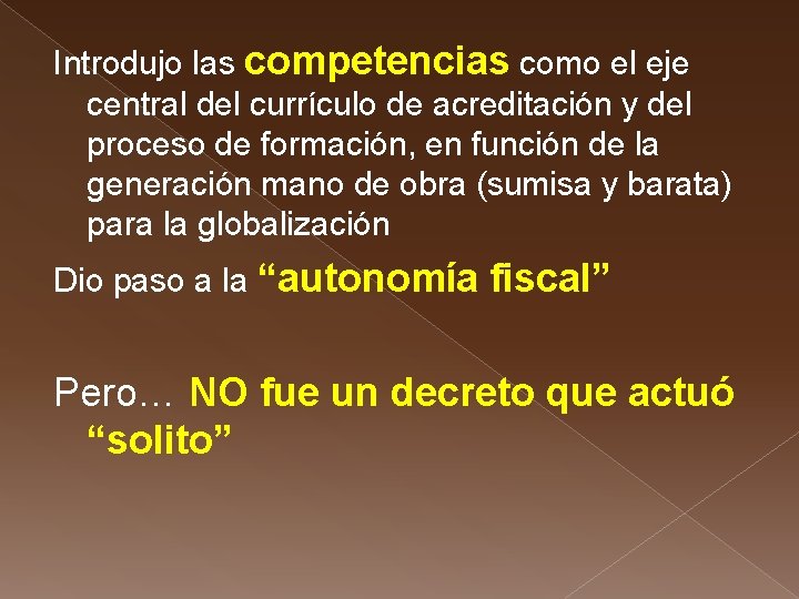 Introdujo las competencias como el eje central del currículo de acreditación y del proceso