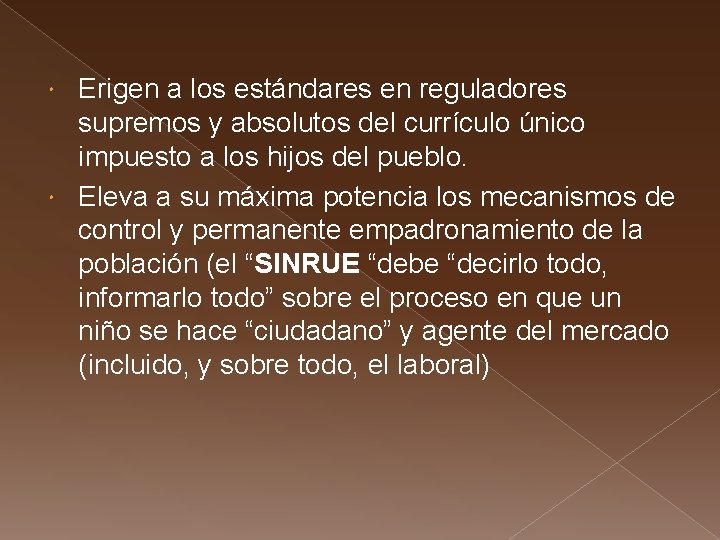 Erigen a los estándares en reguladores supremos y absolutos del currículo único impuesto a