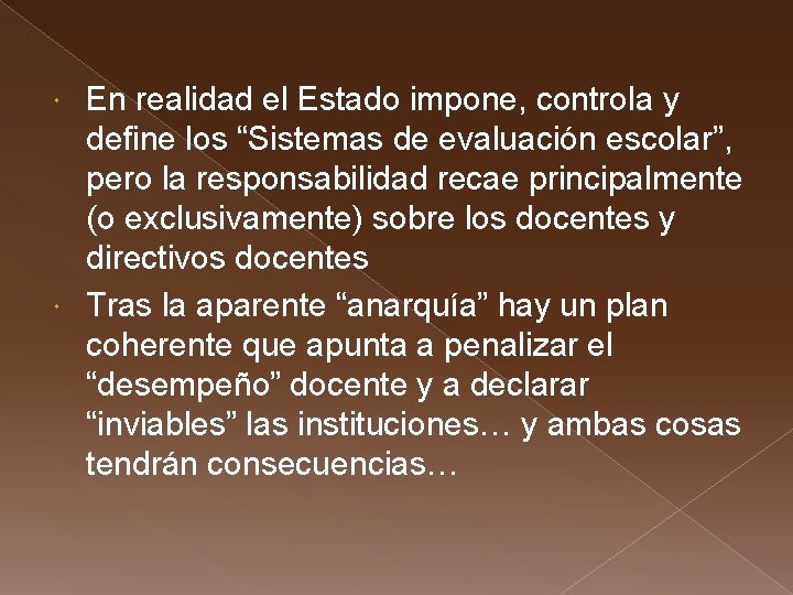 En realidad el Estado impone, controla y define los “Sistemas de evaluación escolar”, pero