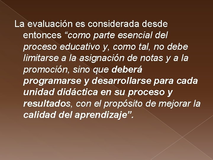 La evaluación es considerada desde entonces “como parte esencial del proceso educativo y, como