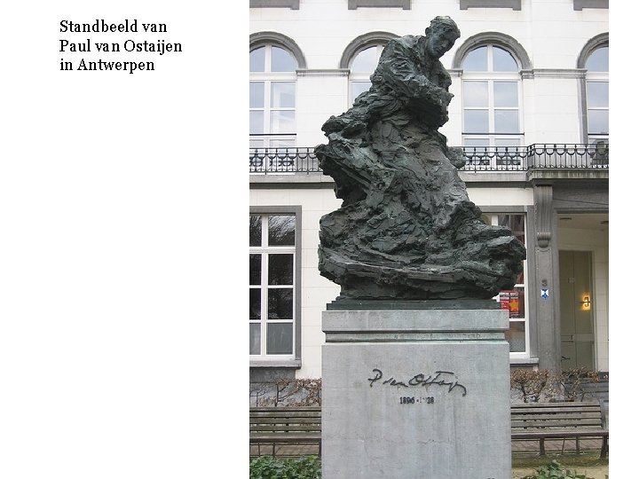 Standbeeld van Paul van Ostaijen in Antwerpen 
