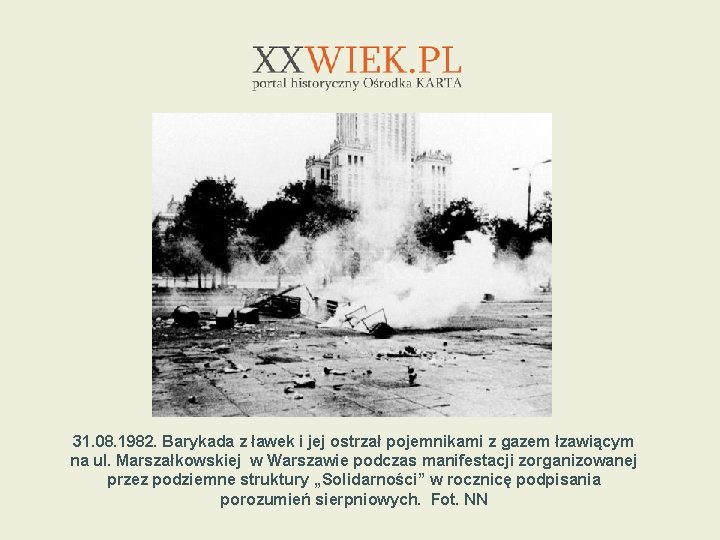 31. 08. 1982. Barykada z ławek i jej ostrzał pojemnikami z gazem łzawiącym na
