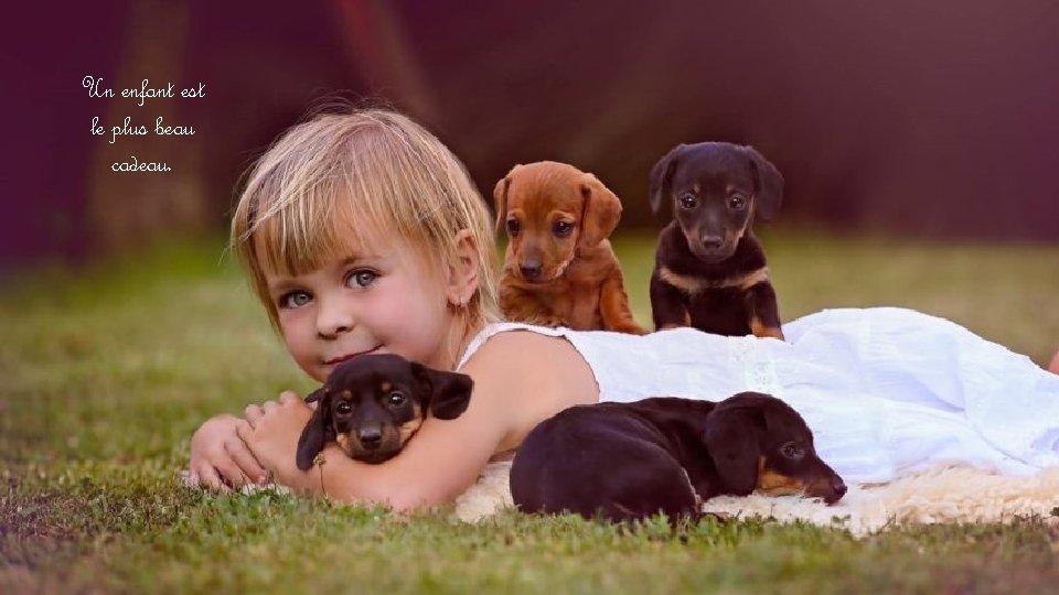 Un enfant est le plus beau cadeau. 