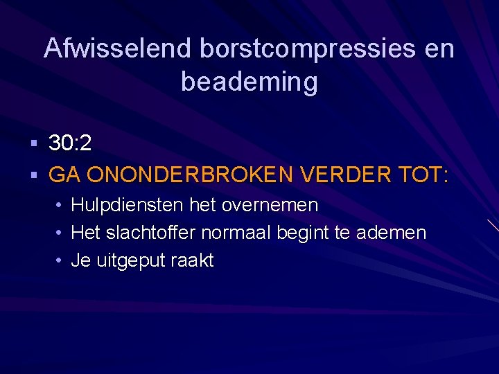 Afwisselend borstcompressies en beademing § 30: 2 § GA ONONDERBROKEN VERDER TOT: • Hulpdiensten
