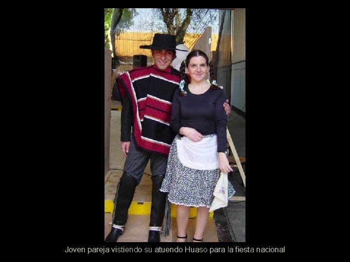 CHILE Joven pareja vistiendo su atuendo Huaso para la fiesta nacional 