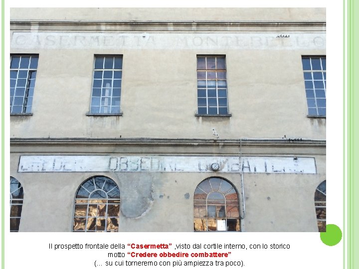 Il prospetto frontale della “Casermetta” , visto dal cortile interno, con lo storico motto