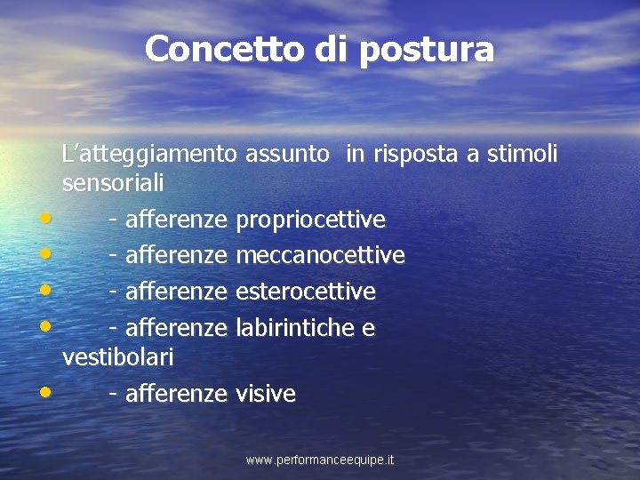 Concetto di postura • • • L’atteggiamento assunto in risposta a stimoli sensoriali -