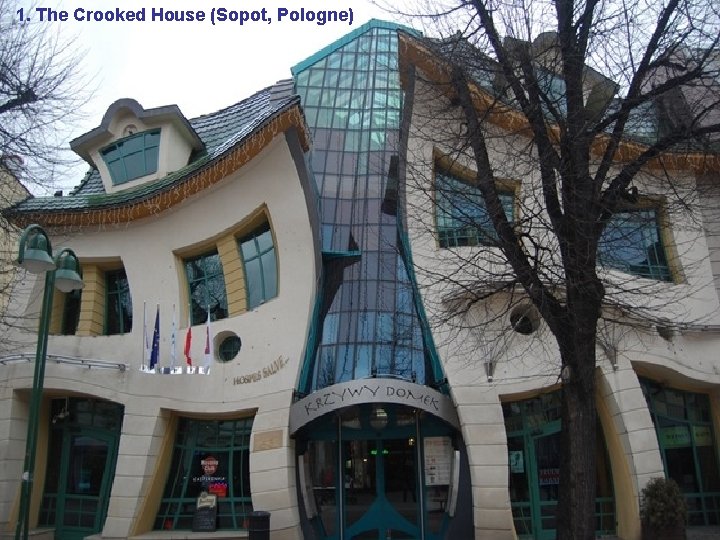 1. The Crooked House (Sopot, Pologne) 