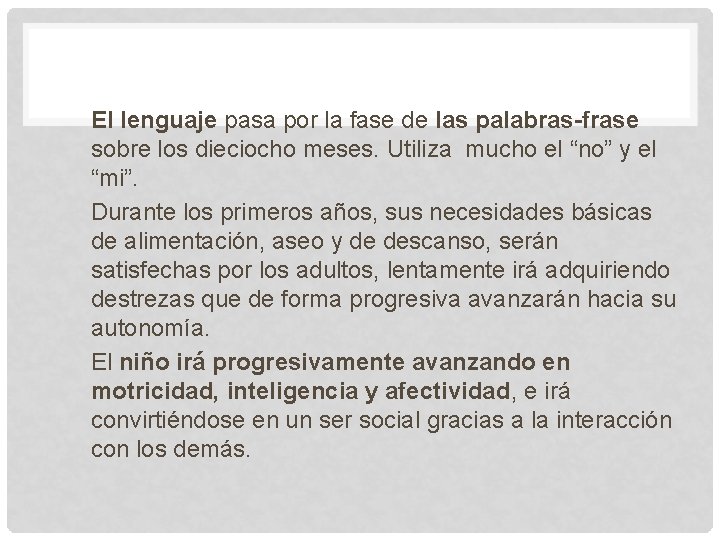 El lenguaje pasa por la fase de las palabras-frase sobre los dieciocho meses. Utiliza