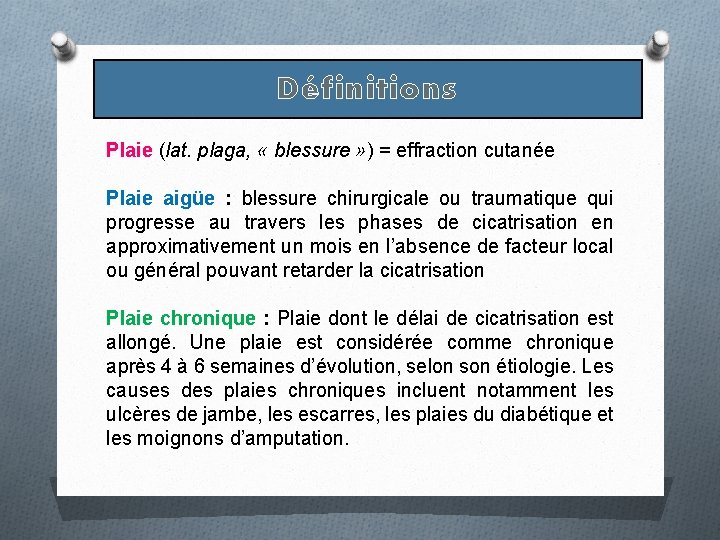 Définitions Plaie (lat. plaga, « blessure » ) = effraction cutanée Plaie aigüe : Définitions Plaie (lat. plaga, « blessure » ) = effraction cutanée Plaie aigüe :