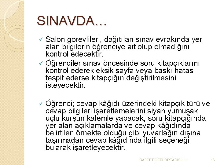 SINAVDA… Salon görevlileri, dağıtılan sınav evrakında yer alan bilgilerin öğrenciye ait olup olmadığını kontrol