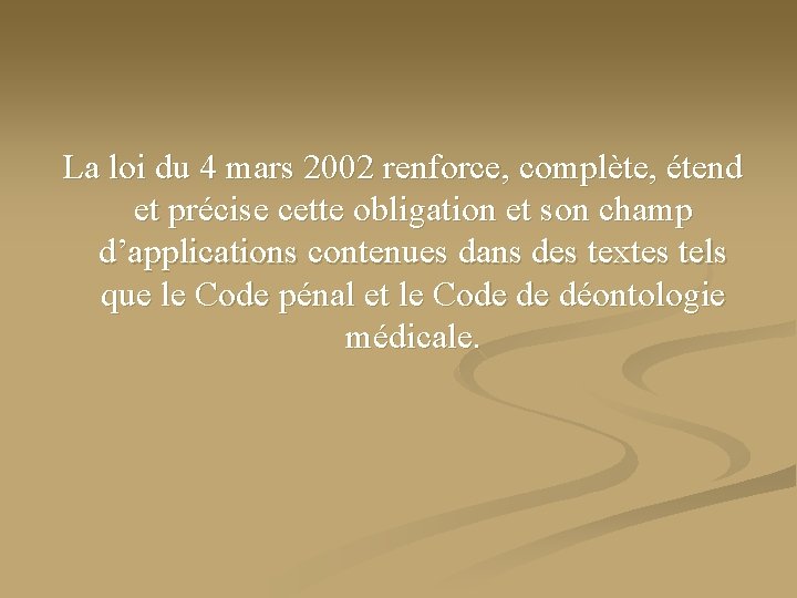 La loi du 4 mars 2002 renforce, complète, étend et précise cette obligation et