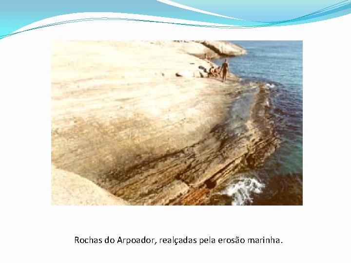 Rochas do Arpoador, realçadas pela erosão marinha. 