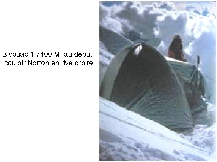 Bivouac 1 7400 M au début couloir Norton en rive droite 