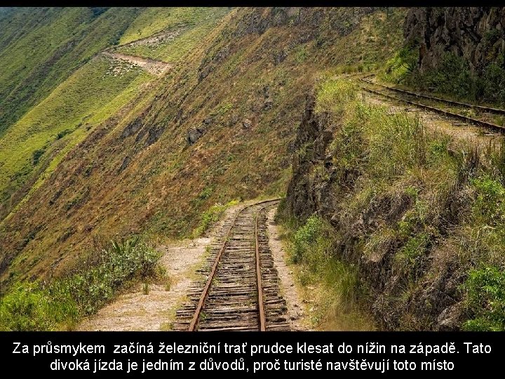 Za průsmykem začíná železniční trať prudce klesat do nížin na západě. Tato divoká jízda