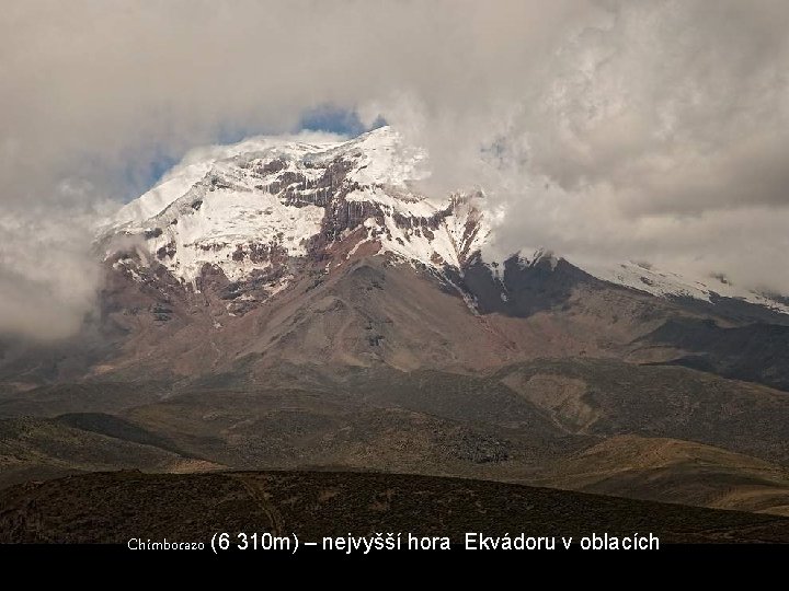 Chimborazo (6 310 m) – nejvyšší hora Ekvádoru v oblacích 