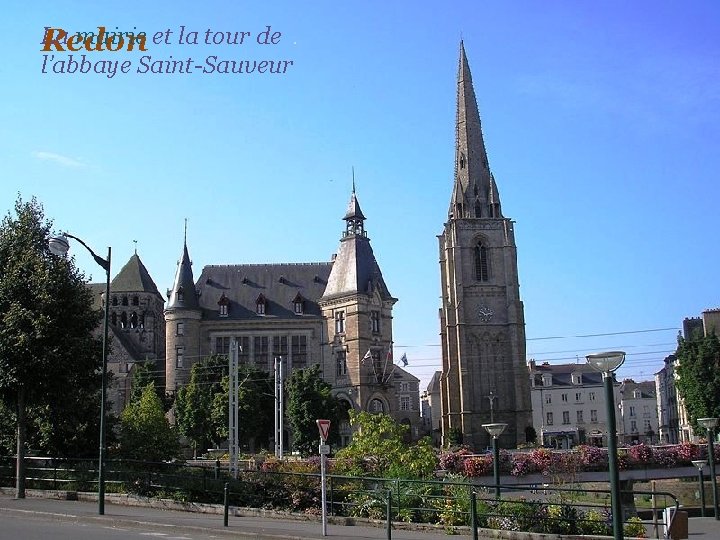 La mairie et la tour de. Redon l’abbaye Saint-Sauveur 
