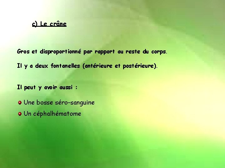 c) Le crâne Gros et disproportionné par rapport au reste du corps. Il y