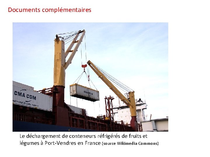 Documents complémentaires Le déchargement de conteneurs réfrigérés de fruits et légumes à Port-Vendres en